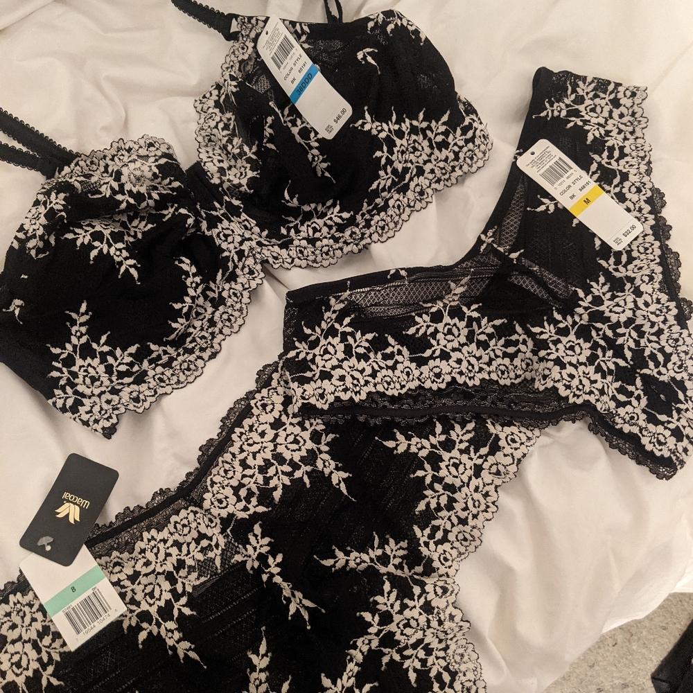 Wacoal 3 pieces, bra 38DDD, boy shirts size L, bikini bottom, size M. Never worn